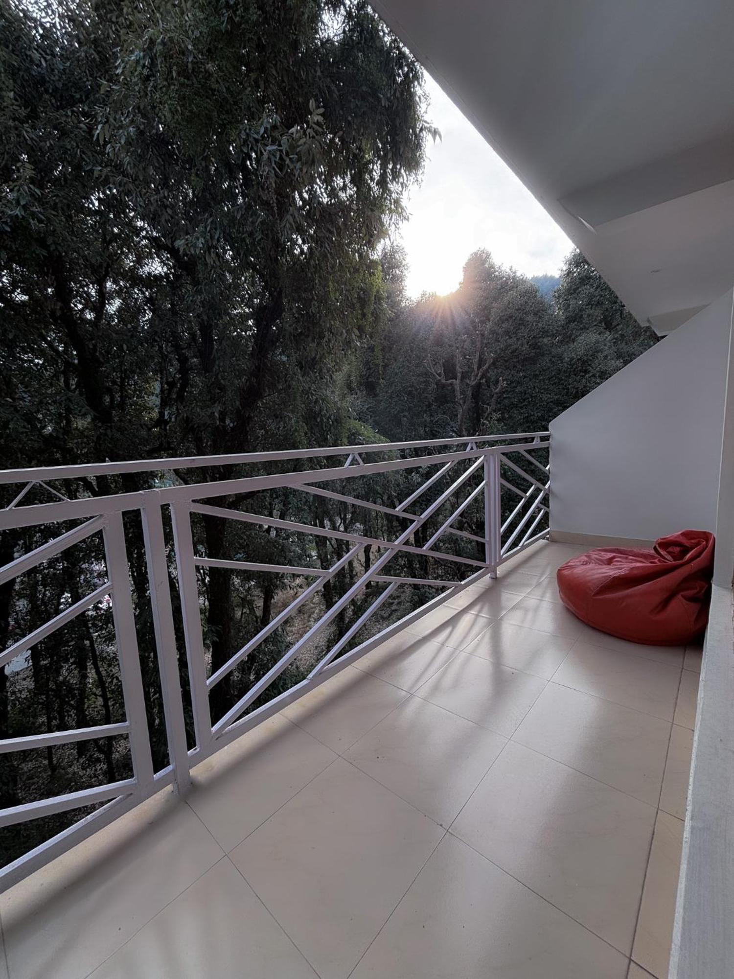 The Void - Dharamkot Apartment Дхарамсала Стая снимка